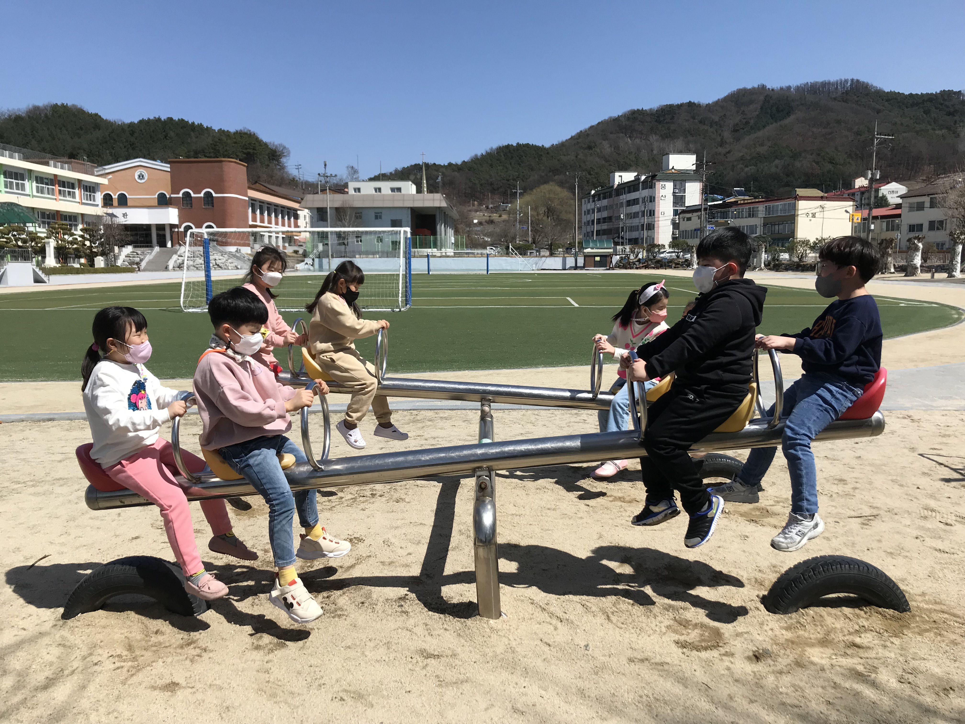 3월 28일 운동장 놀이활동1 (1).JPG